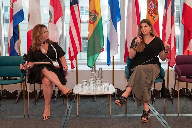 Adriana Waterston (l.) of Horowitz Research and Marina Filippelli of Orci during the fireside chat &ldquo;How Advertisers Are Embracing Our Culture.&rdquo;