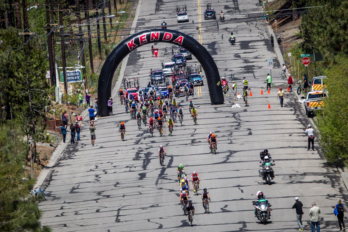 The field blows apart as they hit one kilometer to go.