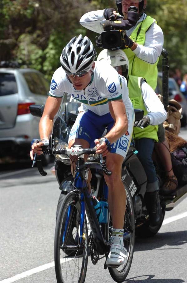 William Clarke (UNI SA - Australia) holds on