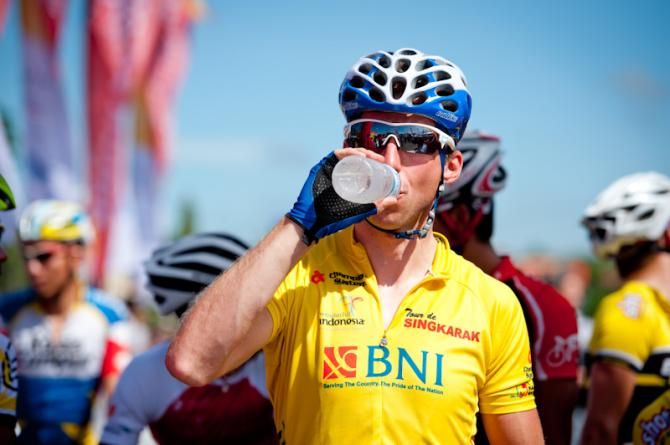 Race leader Johan Coenen (Team Differdange-Losch) at the start line