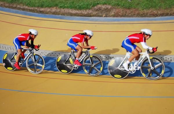 Cuba rides to gold in the women's team pursuit