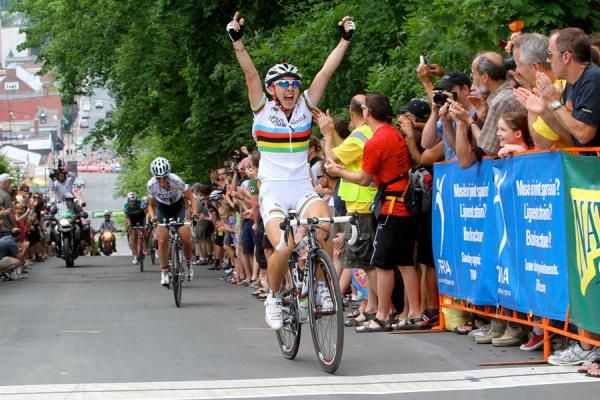 Giorgia Bronzini wins the final stage of the NVGP
