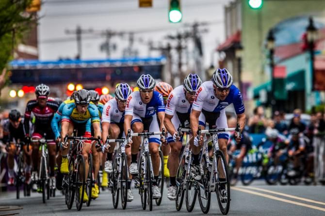 UnitedHealthcare lines up at the front with one lap left.
