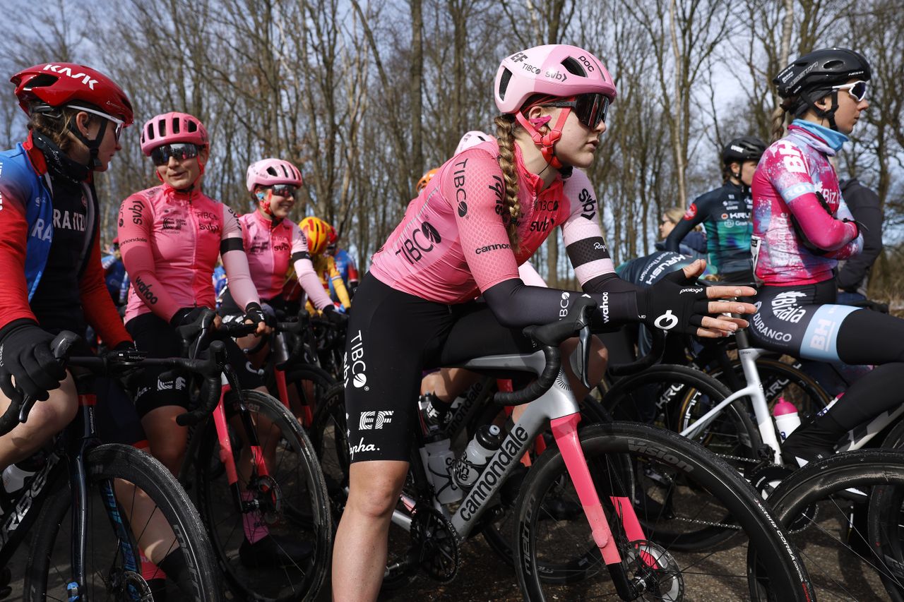 Zoe Backstedt at a bike race start line