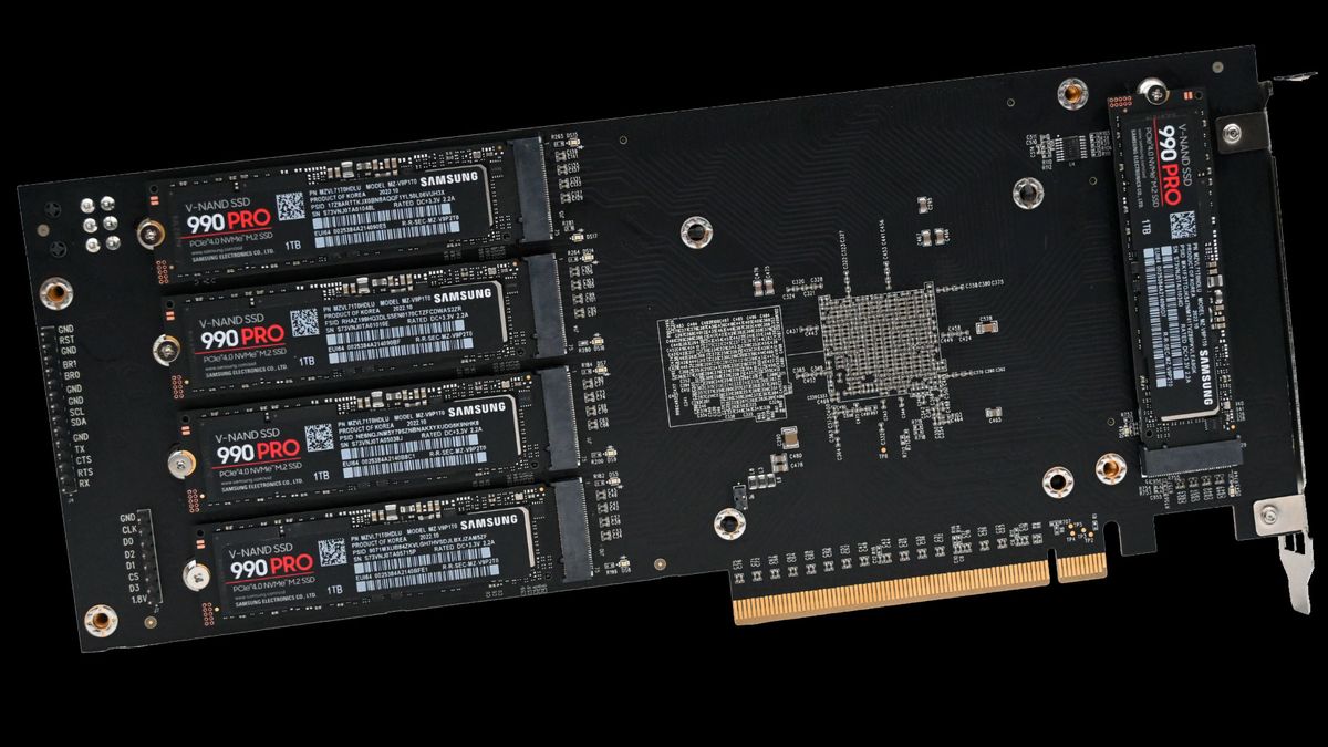 PCIe 4.0 Card Organizes 21 M. 2 SSDs: As Much As 168TB, 31 GB/s