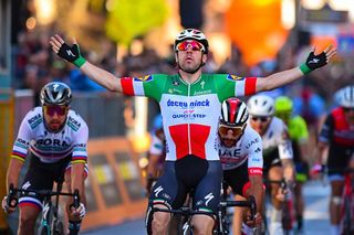 Elia Viviani wins stage 3 at Tirreno-Adriatico