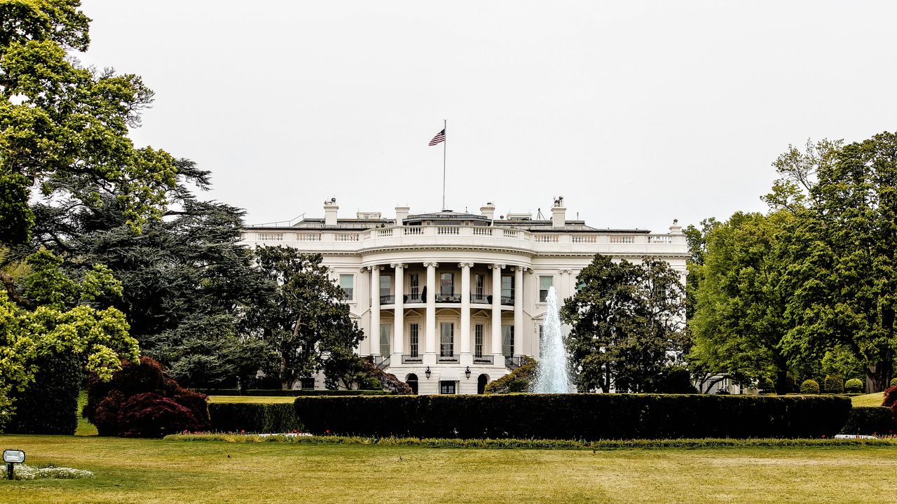 White House Interior Designer Secrets, View of the White House from the lawn