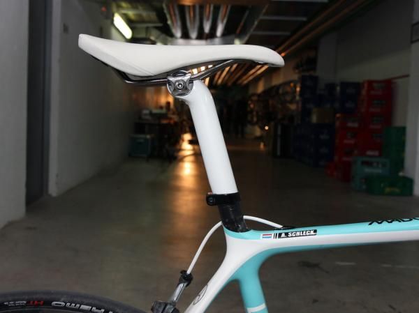 Andy Schleck (LEOPARD TREK) is all limb as shown by the huge amount of offset.