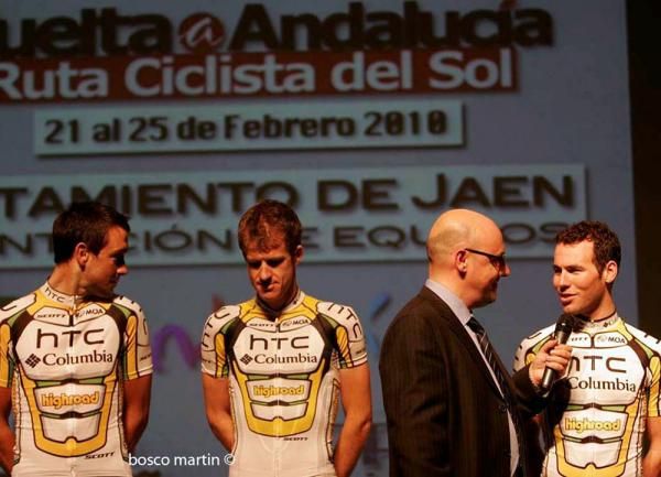 HTC-Columbia's Bernhard Eisel and Michael Rogers show contrasting reactions as Mark Cavendish answers questions on stage