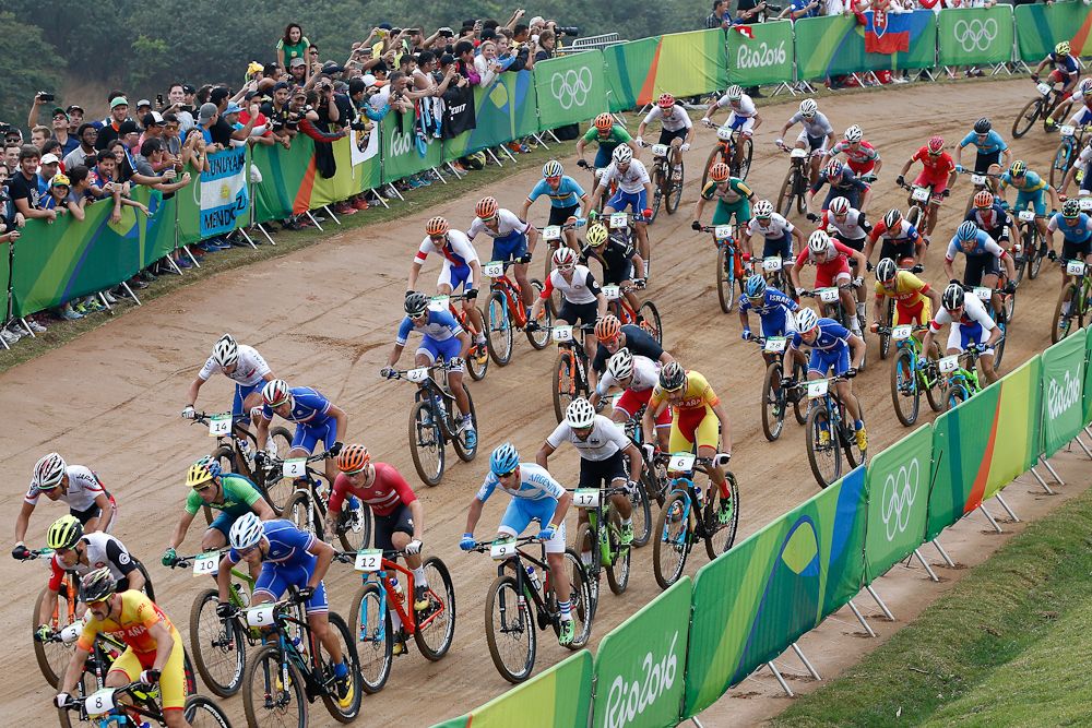 The men's race gets underway.