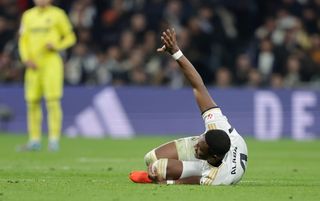 David Alaba appeals for medical assistance after going down injured against Villarreal