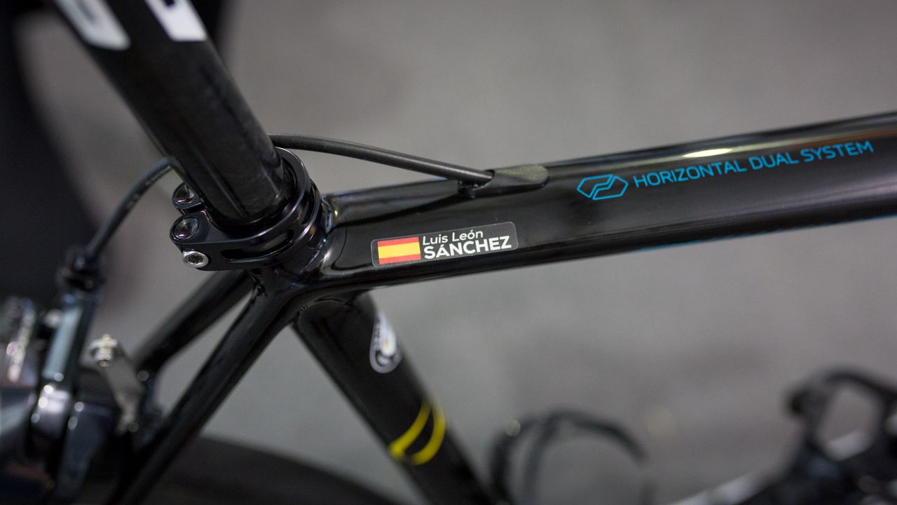 Identification stickers on the frame keeps things simple for mechanics