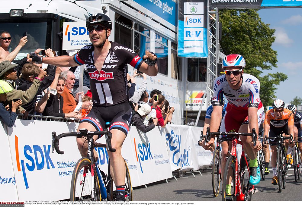 John Degenkolb (Giant-Alpecin) takes the bunch sprint victory