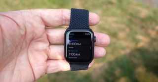 Apple Watch SE vs. Fitbit Versa 3