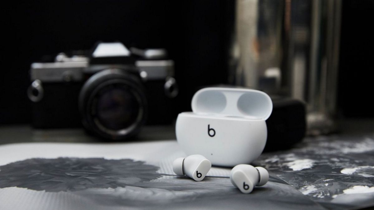 Beats Studio Buds กับ AirPods 3: การต่อสู้ของหูฟังที่ได้รับการสนับสนุนจาก Apple