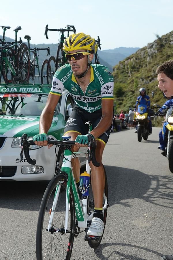 Antonio Piedra (Caja Rural) on a huge ride for his small team