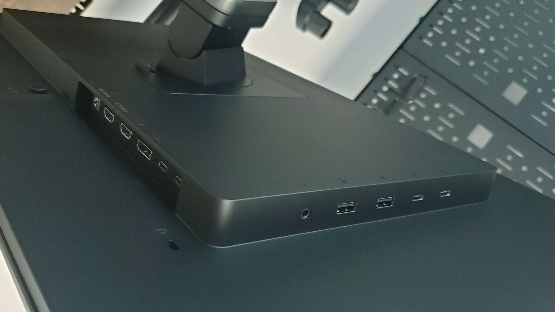 Dough Spectrum Black 27-inch OLED gaming monitor
