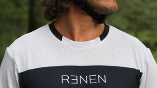 Close up of neck on the Renen Flow MTB jersey