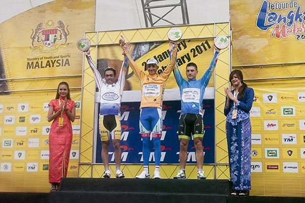 The podium with new leader Jonathan Monsalve (Androni Giocattoli)