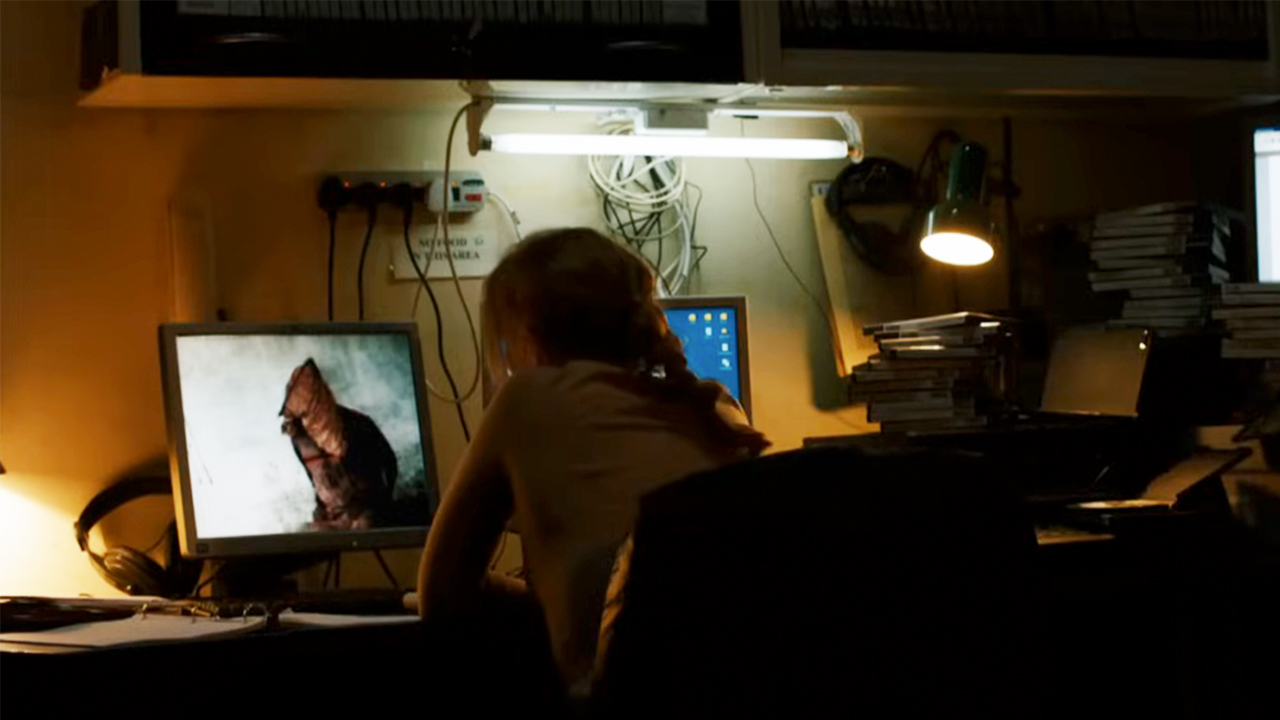 Jessica Chastain from behind, looking at a computer monitor in Zero Dark Thirty