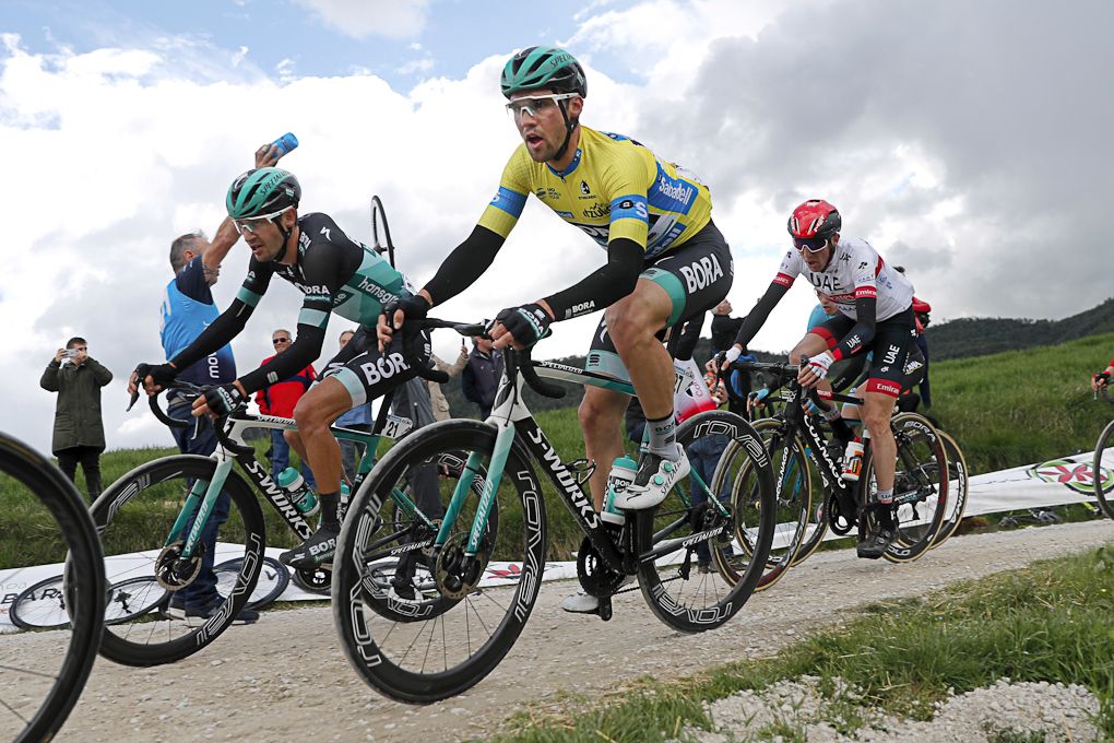 Maximilian Schachmann (Bora-Hansgrohe) in yellow at Pais Vasco