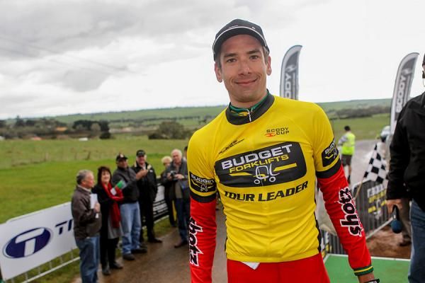 Darren Lapthorne takes the stage win and the yellow jersey following stage 4