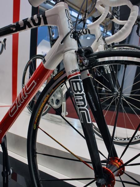 The sprinter-special SLX01 gets a new all-carbon fork that cleaves a substantial amount of weight off of last year's version.