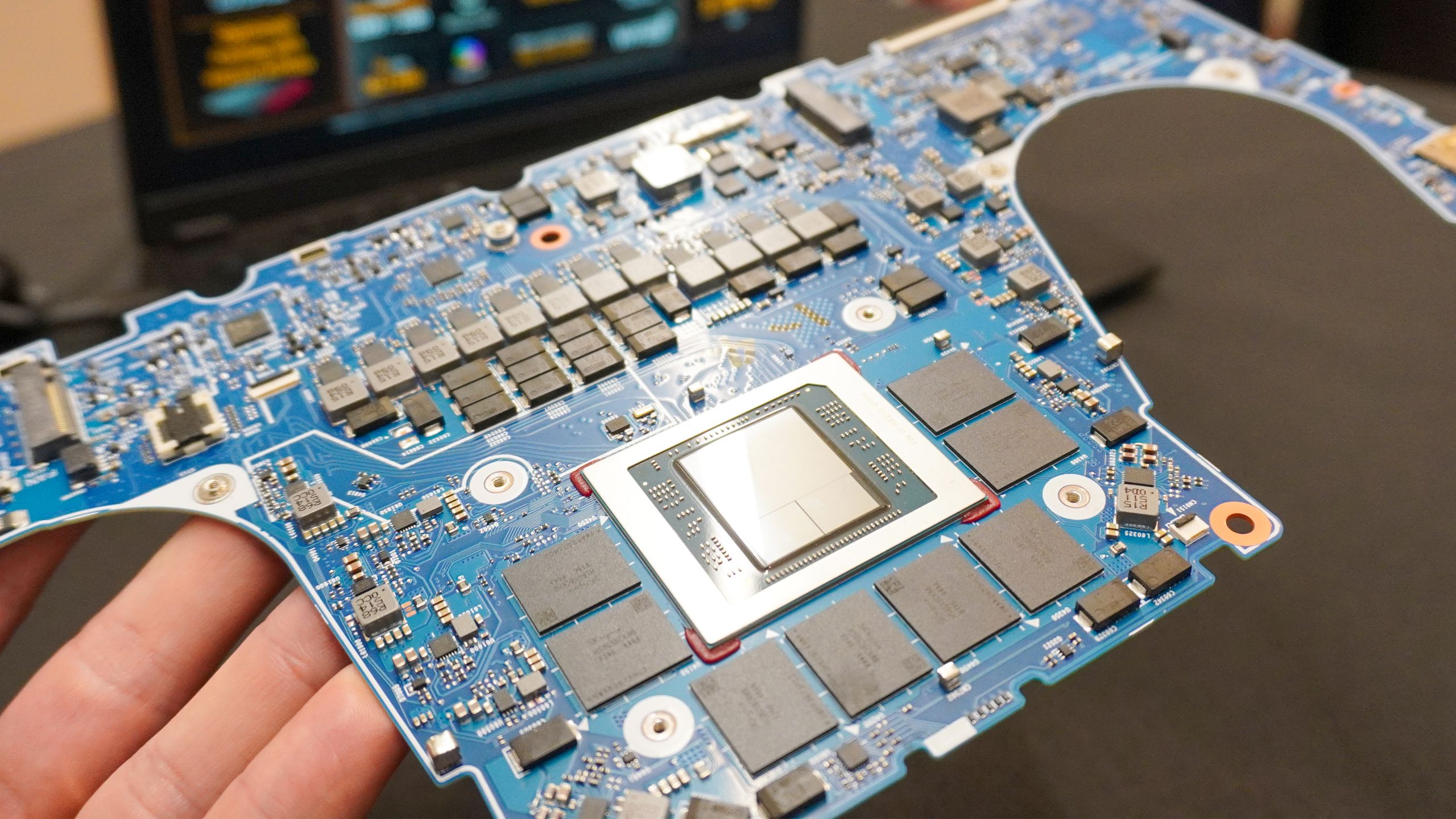 دو تراشه جدید AMD Ryzen AI Max+ منتشر شده اند که می توانند لپ تاپ های گیمینگ میان رده را برای همیشه تغییر دهند.