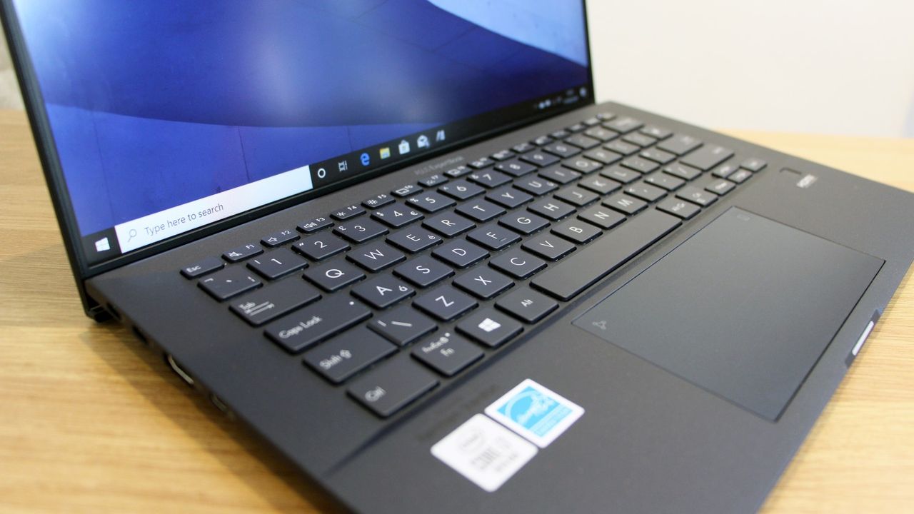 Asus ExpertBook B9450F: Record-breaking battery life in a sub-kilo