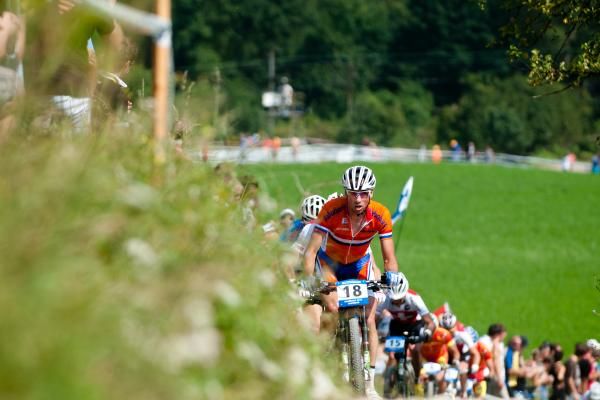 The chase is on, as Dutchman Vanhouts digs deep.