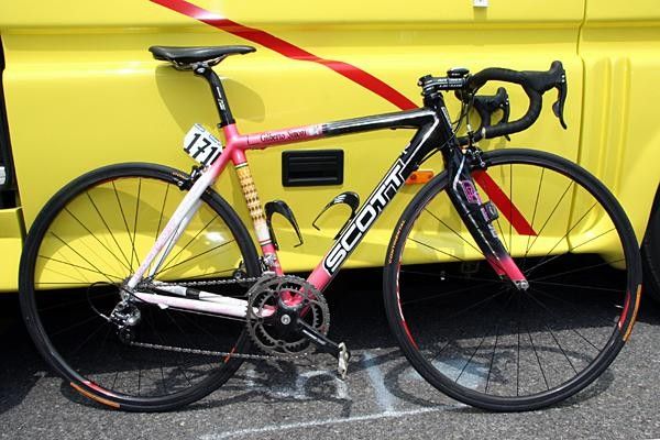 Gilberto Simoni's Saunier Duval-Prodir Scott CR1 Giro special.