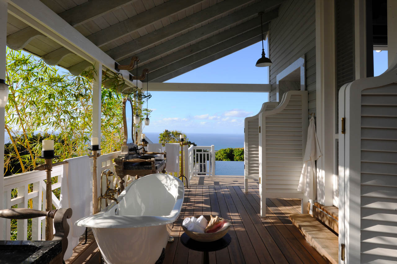 An outdoor tub at a Belle Mont Sanctuary Resort room