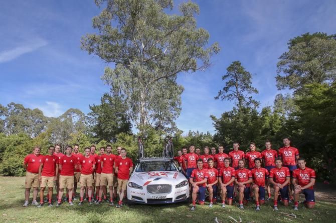 The 2015 Drapac team with support staff