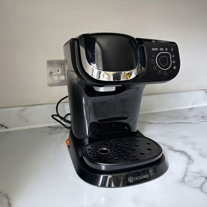Testing the Tassimo My Way 2 pod machine at home 