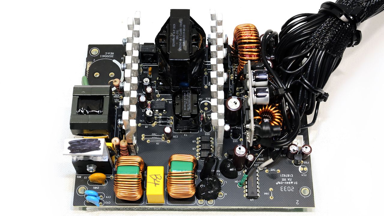 XPG Pylon 650