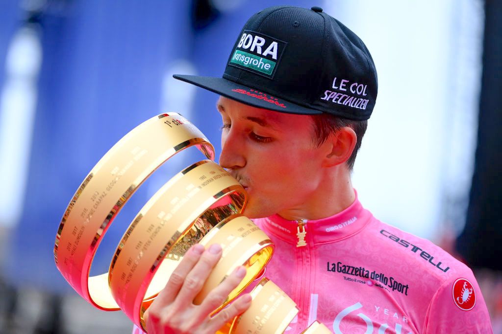 VERONA, ITALY - MAY 29: Jai Hindley of Australia and Team Bora - Hansgrohe Pink Leader Jersey celebrates at podium with the Trofeo Senza Fine as overall race winner during the 105th Giro d'Italia 2022, Stage 21 a 17,4km individual time trial stage from Verona to Verona / ITT / #Giro / #WorldTour / on May 29, 2022 in Verona, Italy. (Photo by Tim de Waele/Getty Images)