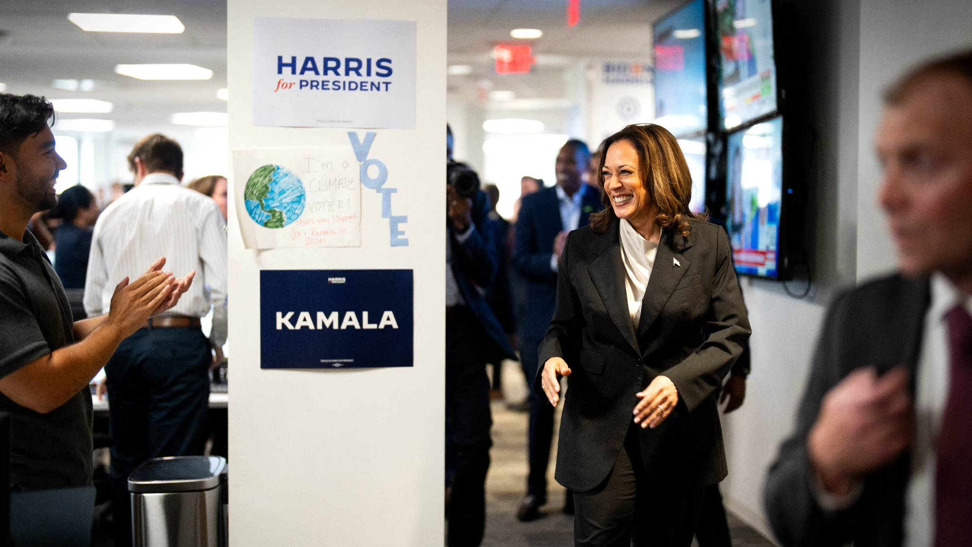  Harris clinches Democratic support, raises $81M 