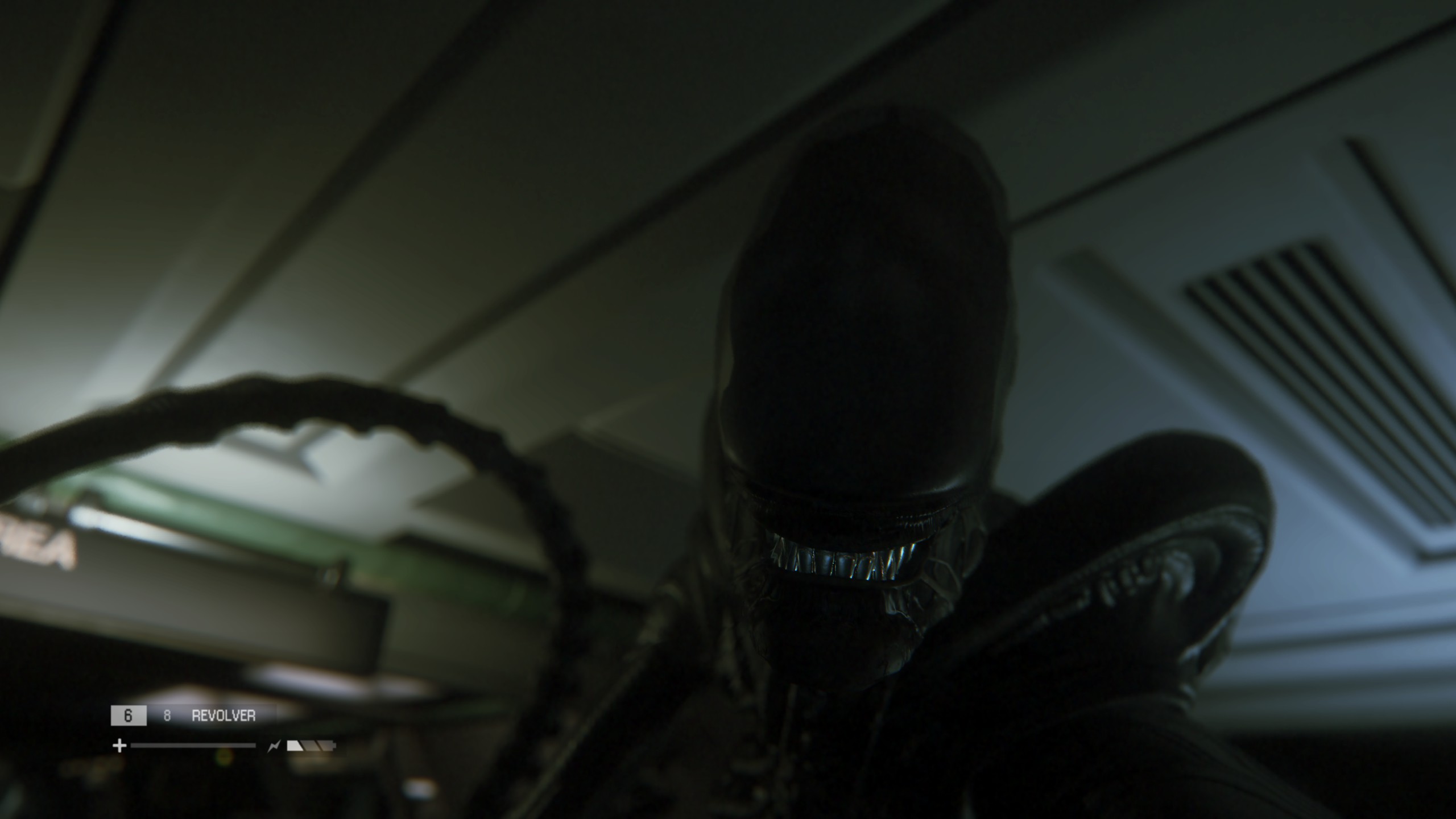 The xenomorph bares its teeth and lashes its tail