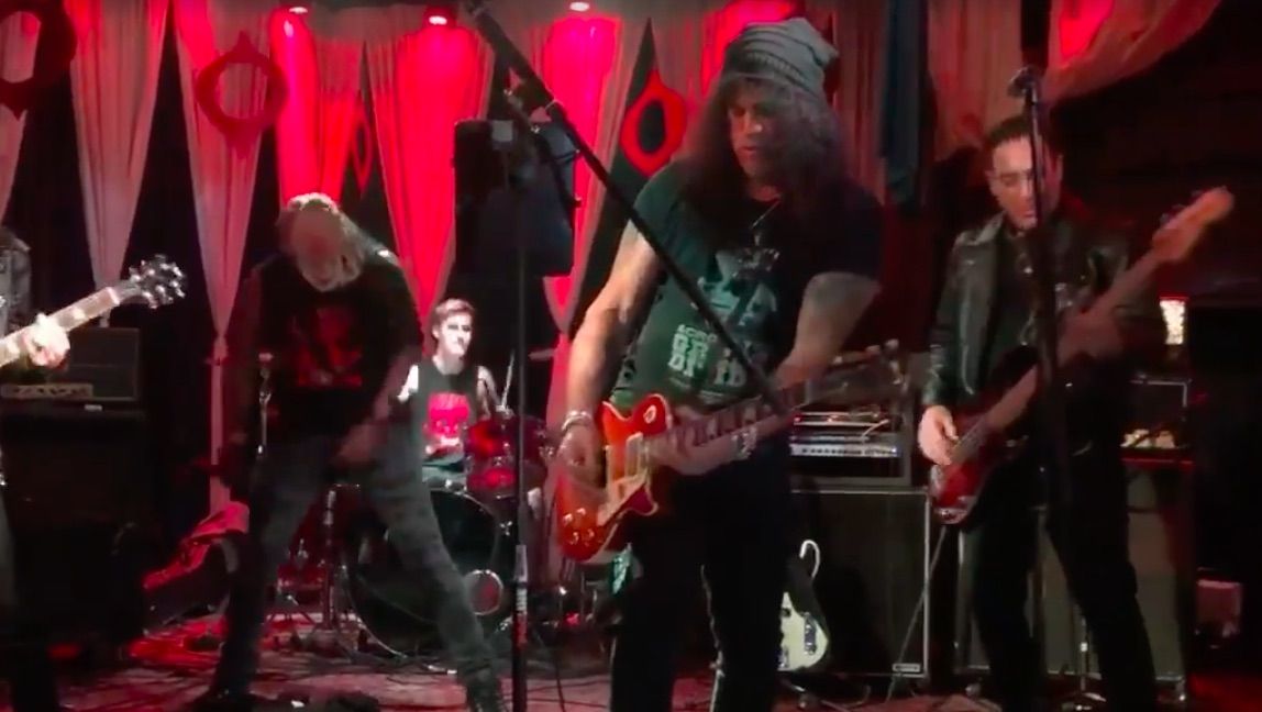 Watch Slash Cover Led Zeppelin’s “Communication Breakdown” at Hollywood ...