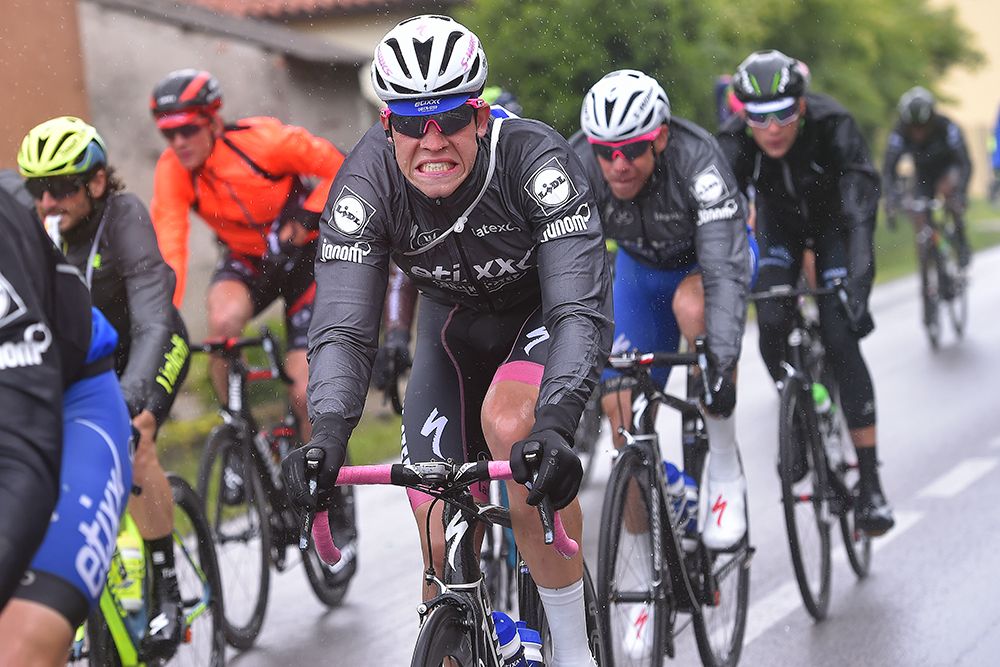 Bob Jungels (Etixx-Quickstep) bears the rain