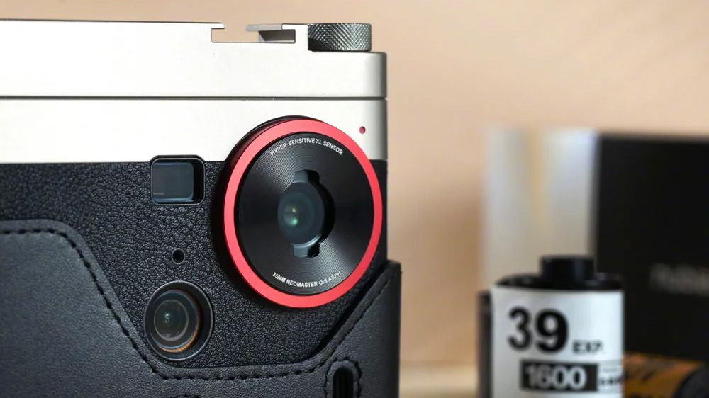 The Nubia Z70S Ultra smartphone with the Retro Kit