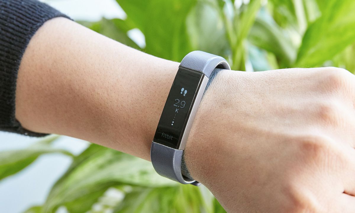 Fitbit Alta HR Review: Slim, Stylish and a Bit Frustrating | Tom's Guide