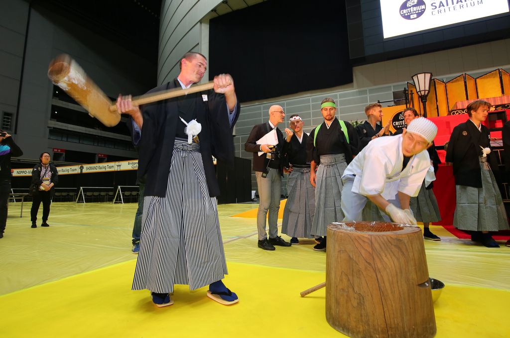 Simon Gerrans enjoying his time at the Saitama Criterium