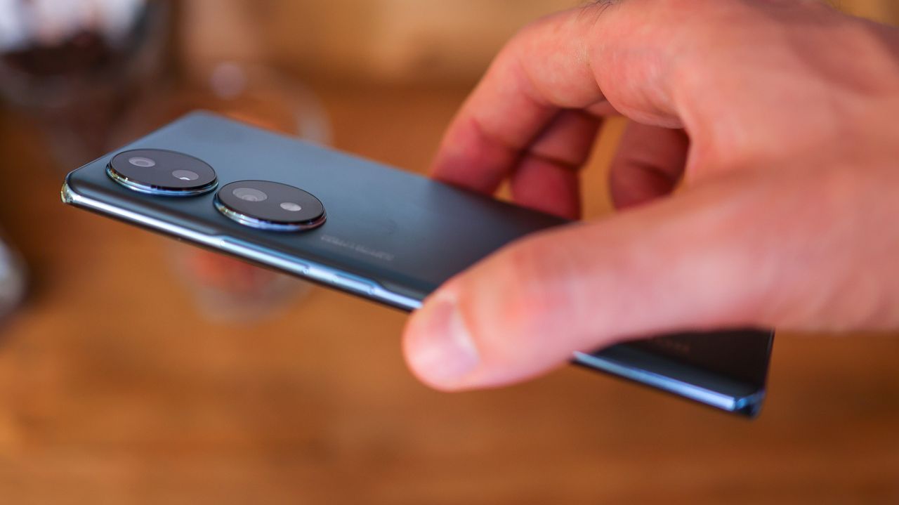 A photo of the Honor 70 smartphone