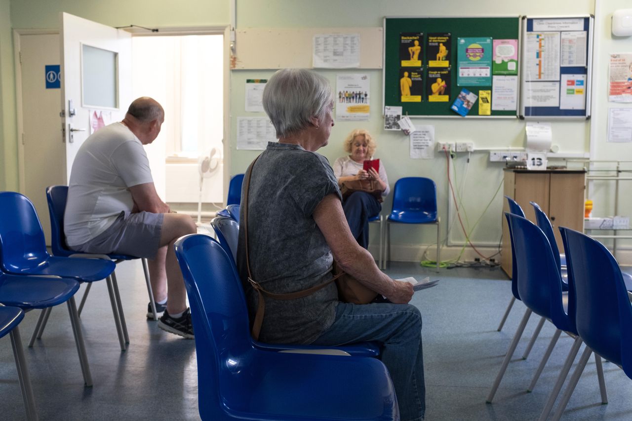 A doctor&amp;#039;s office waiting room.