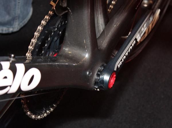 BBright leaves more room on the driveside for the down tube, seat tube, and non-driveside chain stay - all without affecting pedal stance width.