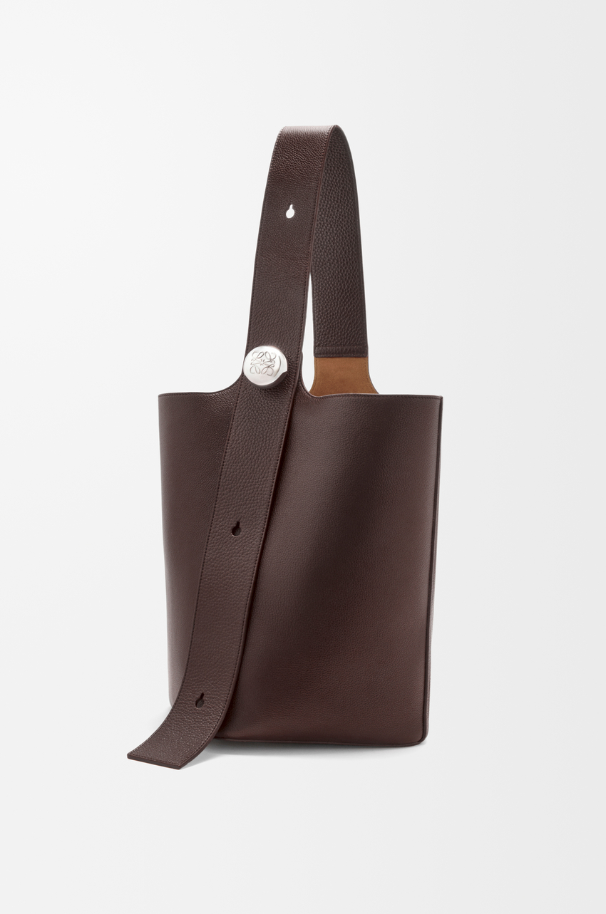 Loewe, Large Pebble bucket in Supple Grained Calfskin