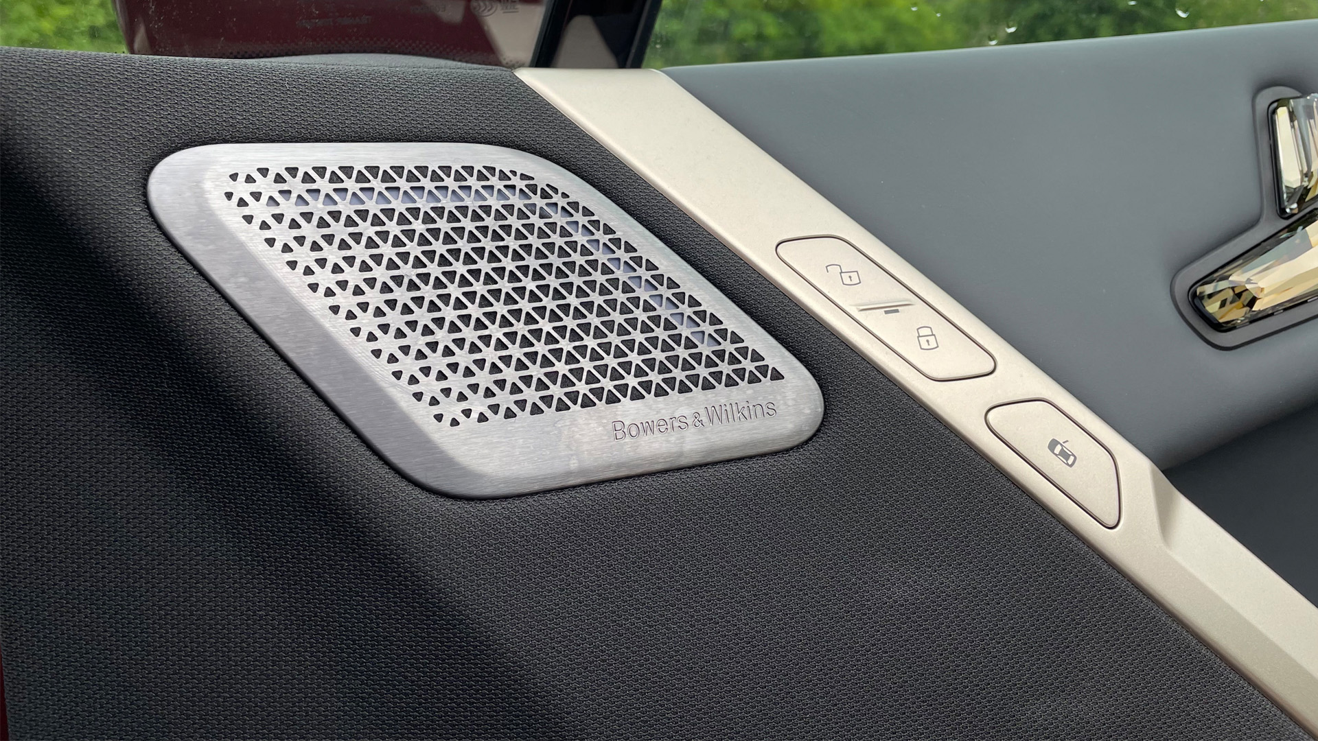 In-car surround sound: Bowers & Wilkins Diamond Surround Sound (BMW iX)