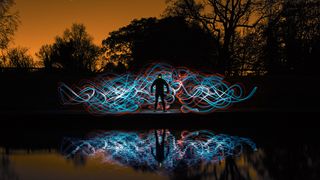 Photo ideas: Use colored plastic cups for stunning light painting