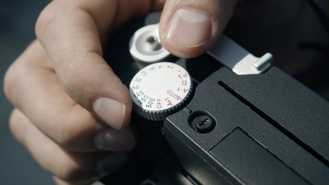 Instant camera